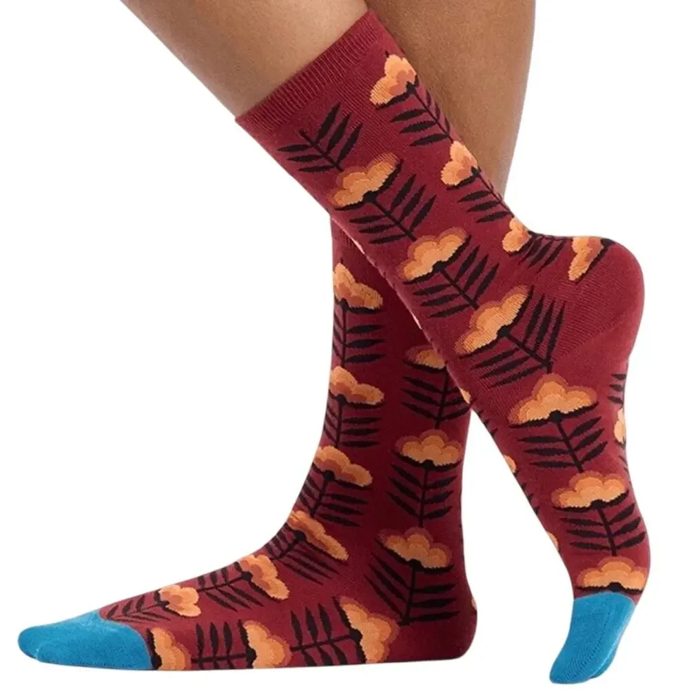 NWT HotSox Wine Red Retro Floral Crew Socks  Fits Women’s Shoe Size 4-10.5